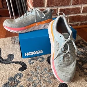 Hoke One One, size 9.5